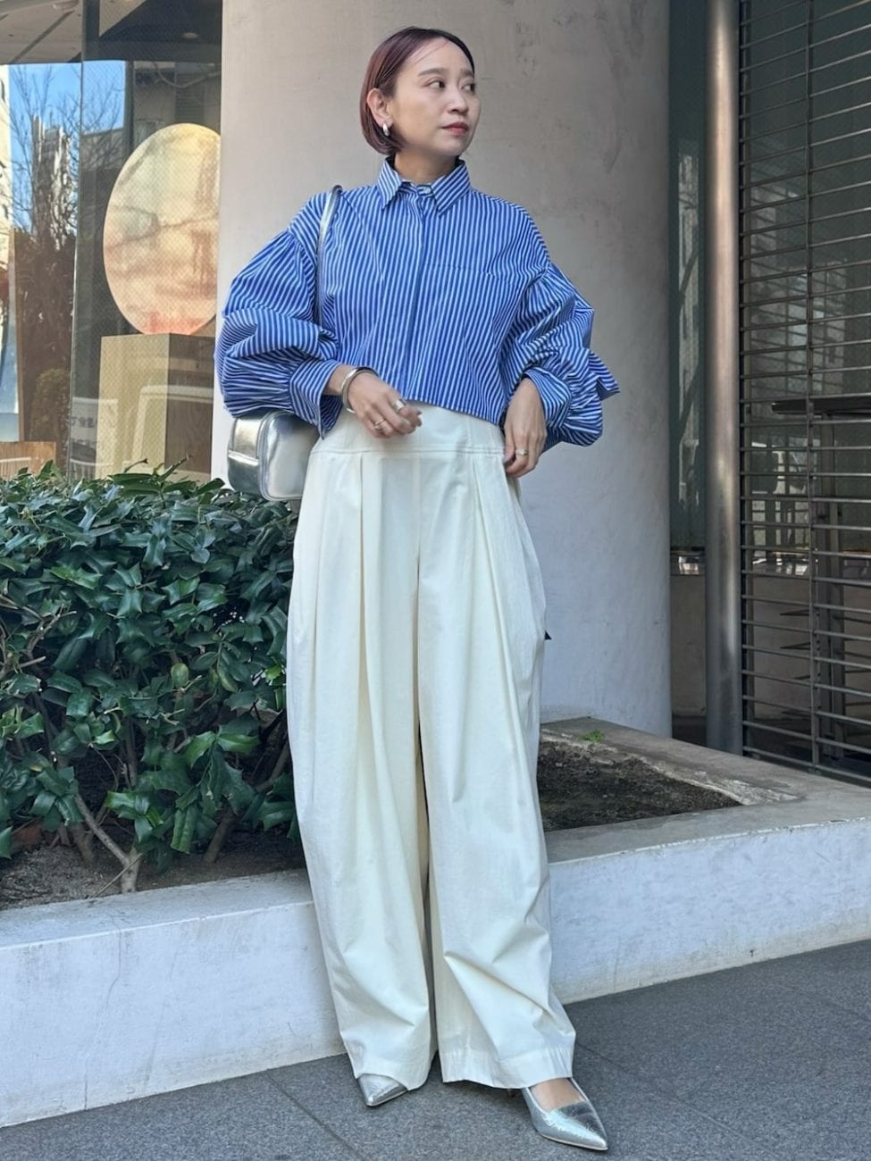 柄やディテールですっきりとした印象を演出