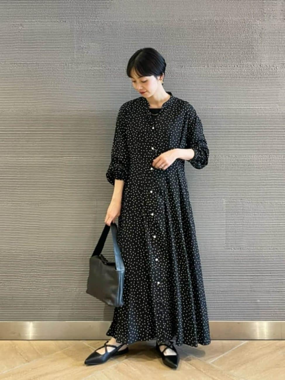 甘めワンピースはシックな配色で大人仕様に