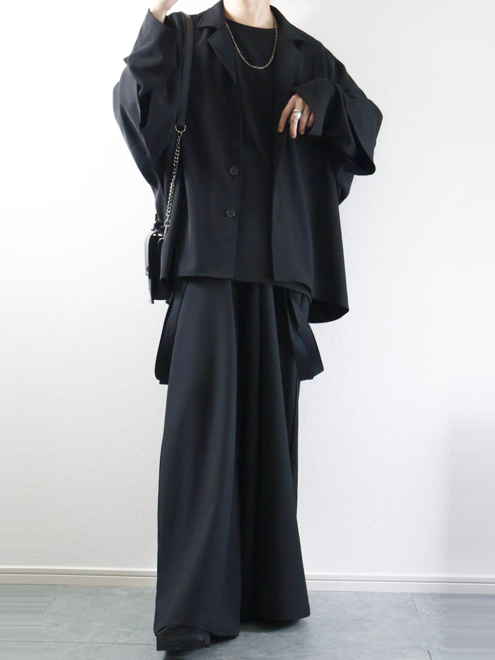 ▼ドルマンシャツでゆったりシルエットを楽しんで