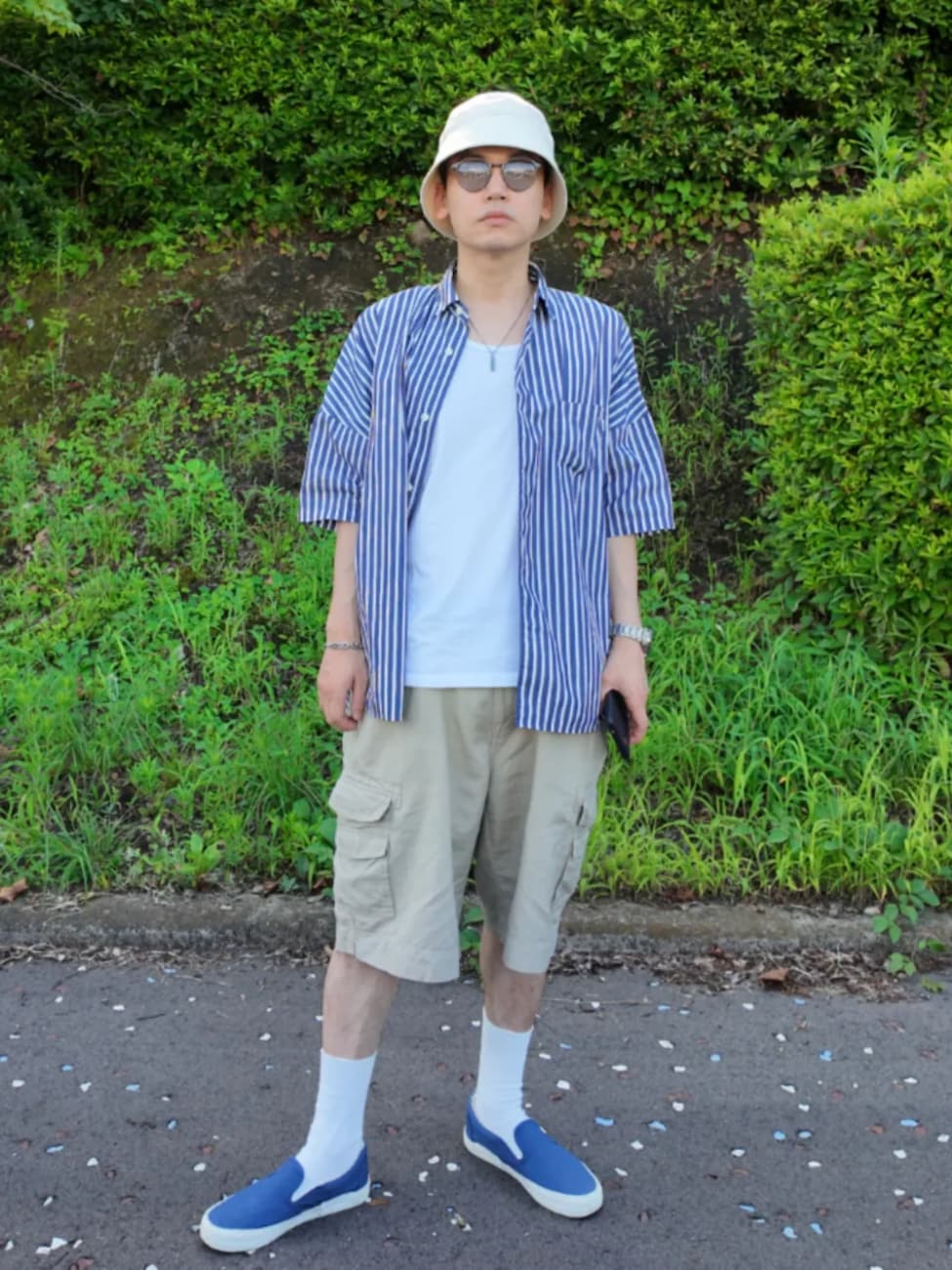 ▼ストライプの青シャツと色を合わせて