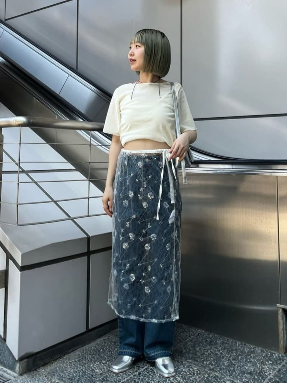 ▼スカートとのレイヤードと好相性