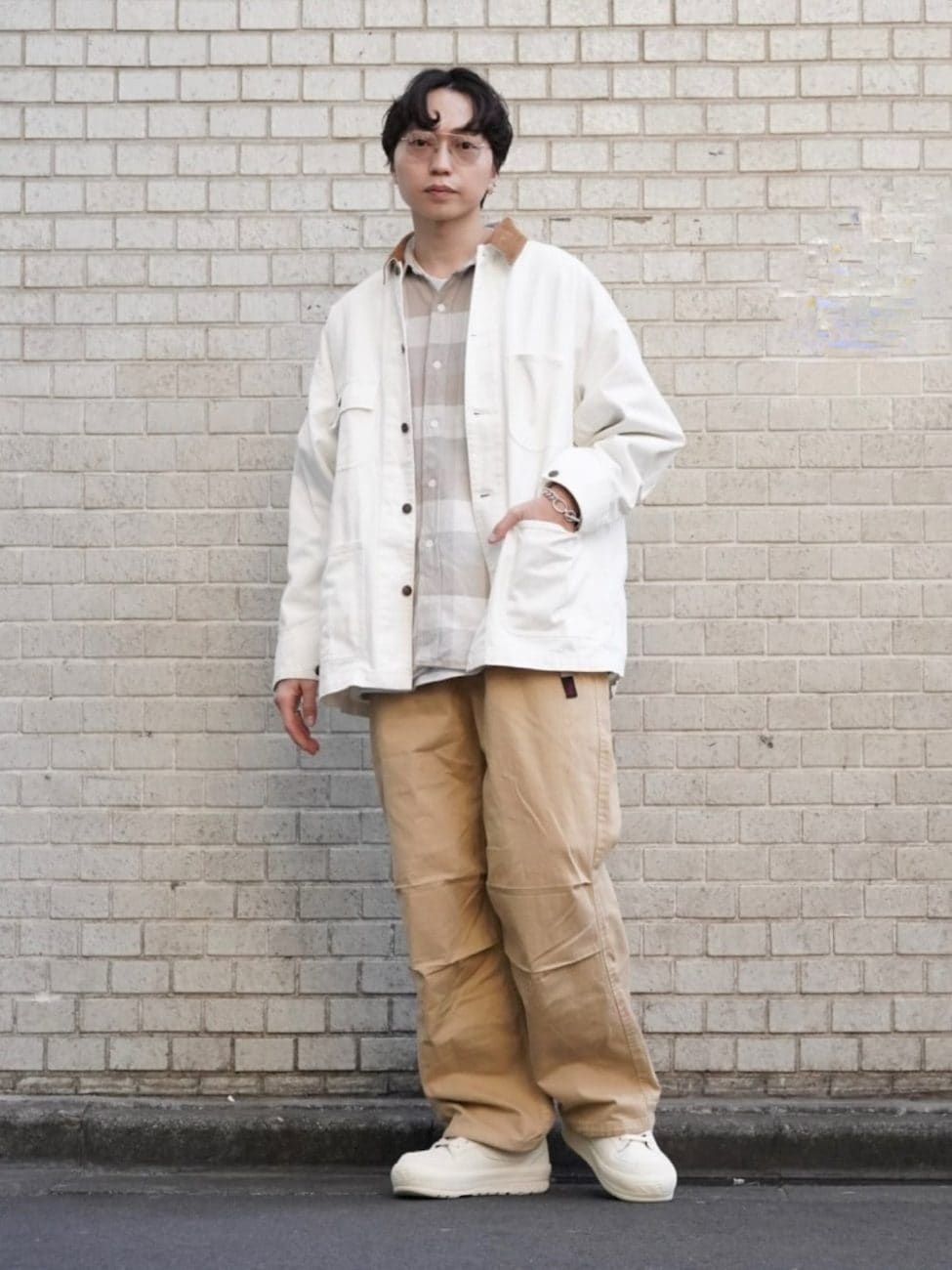 ▼ホワイトが効いたクリーンな淡色コーデ