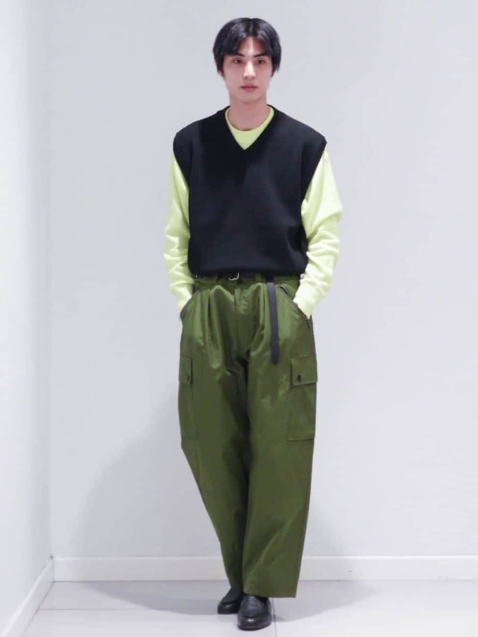 ▼ニットベストで周りと差のつくコーデに