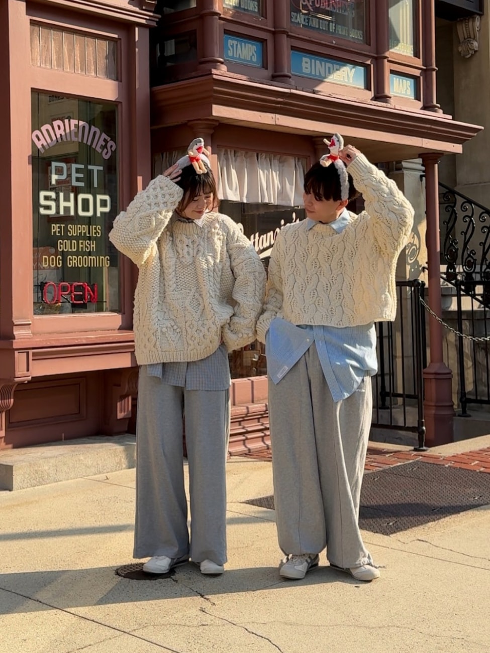 ▼ケーブルニットを使った優しげカップルコーデ