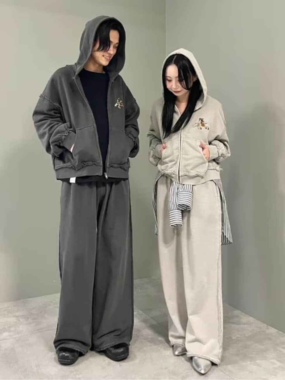 ▼キャラクターロゴがポイントのスウェットコーデ