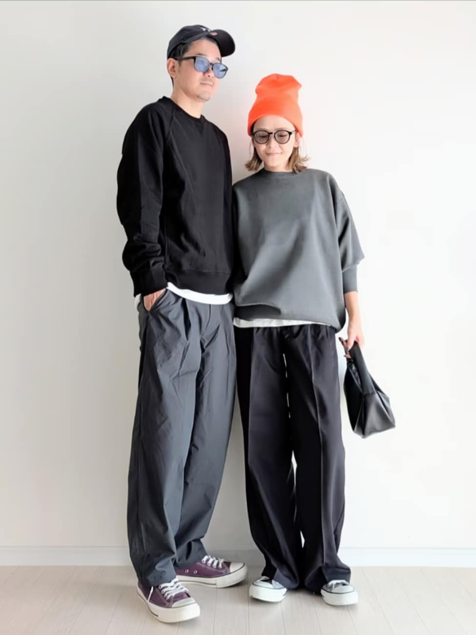 ▼スウェット×ストレートパンツのラフな大人カップルコーデ