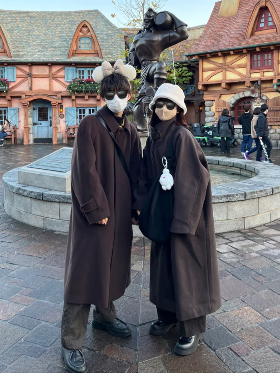 ▼ブラウンロングコートのカップルコーデ