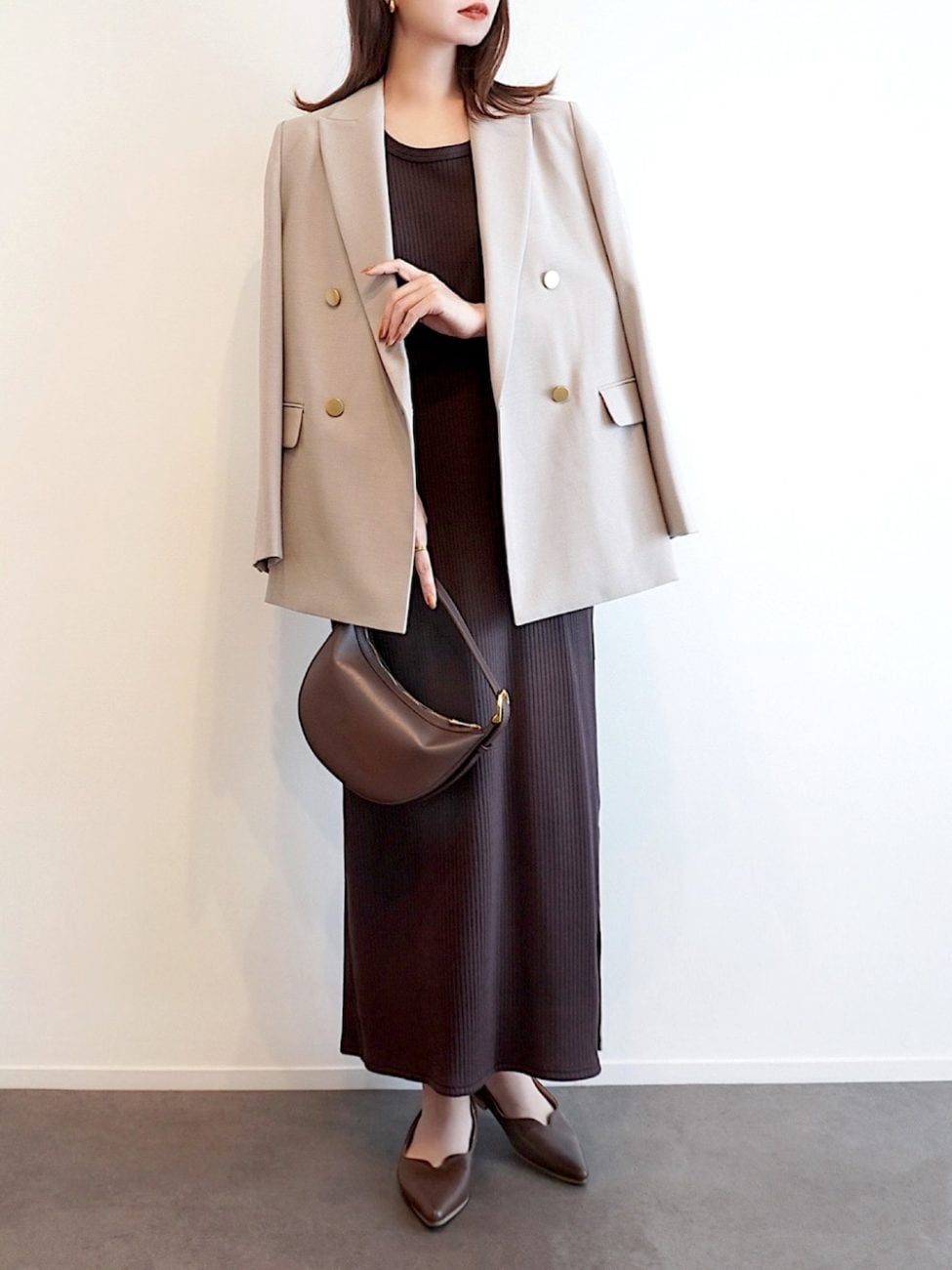 ▼ベージュのテーラードジャケットで作る秋色コーデ