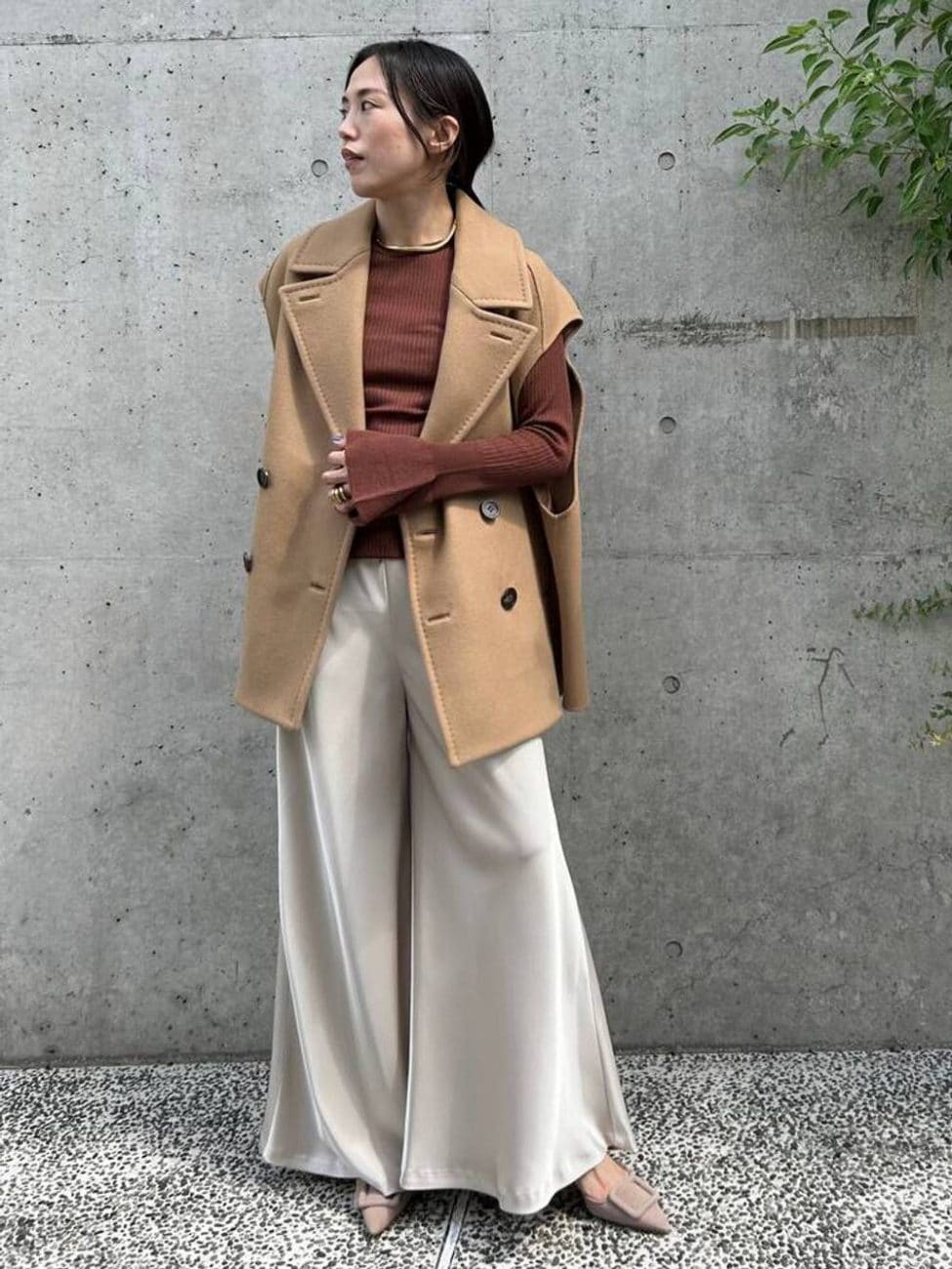 ▼大判ベストでモードな雰囲気たっぷりの着こなしに!