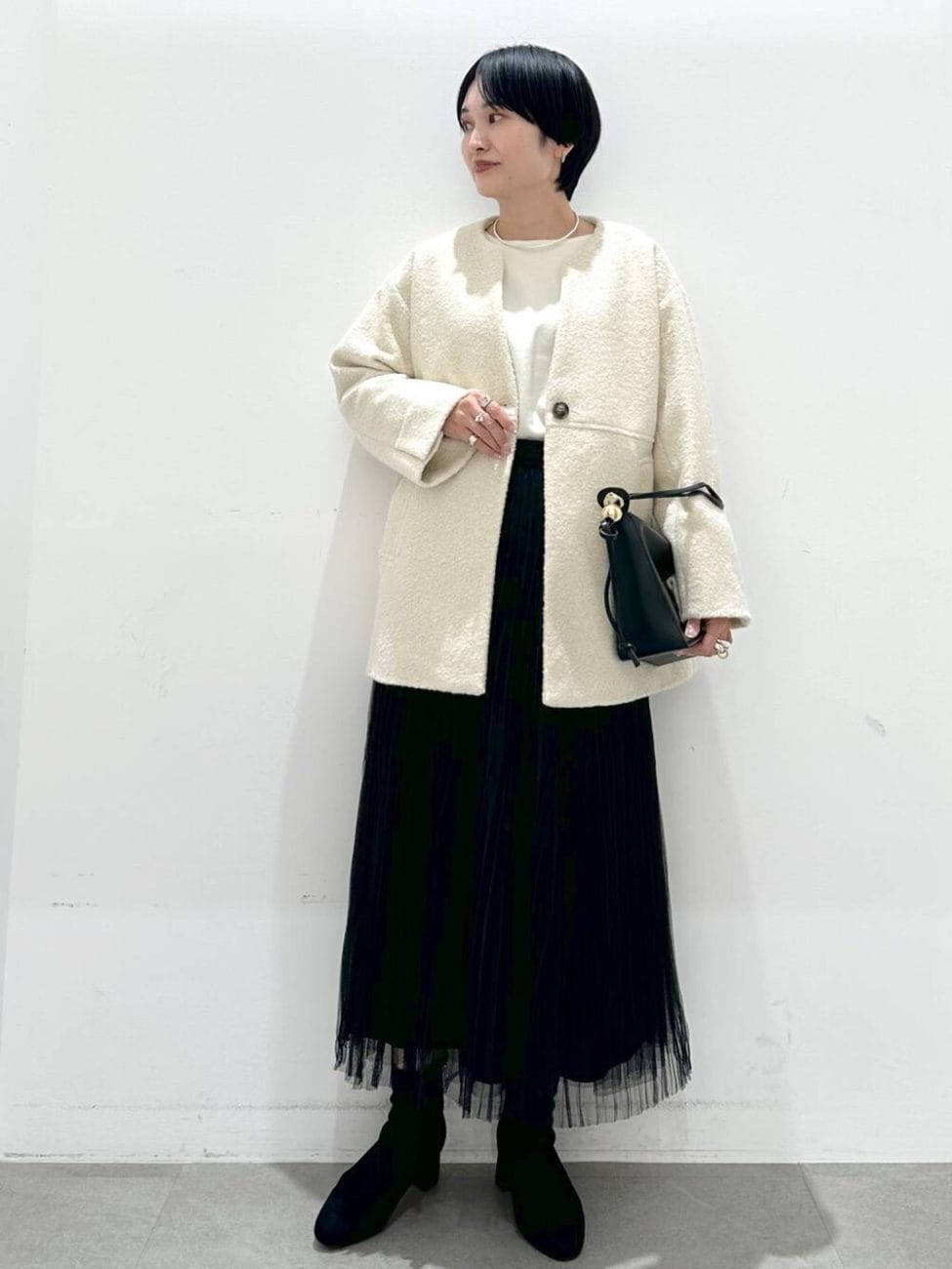 ▼シャギーコートとチュールスカートで大人フェミニンに