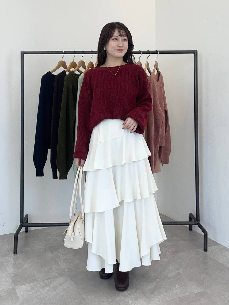 ▼トレンドの赤系カラーをメインにしたフェミニンな秋コーデ