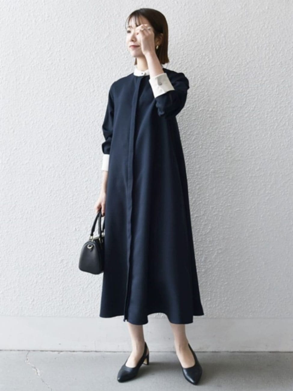 ［ネイビー］のシャツワンピースコーデ