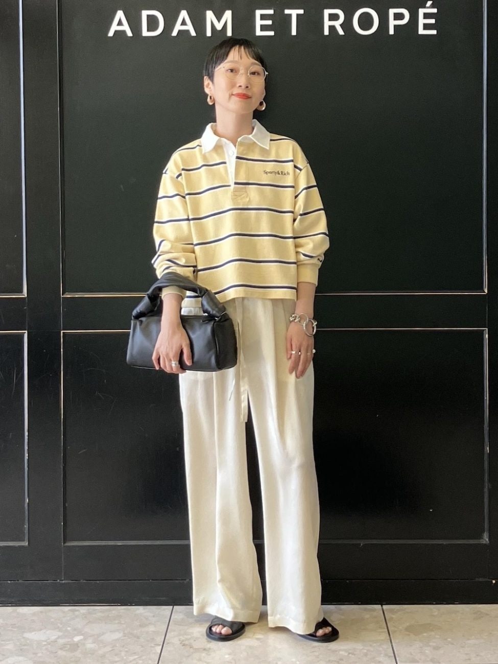 ▼旬のトップスを大人っぽくアレンジ