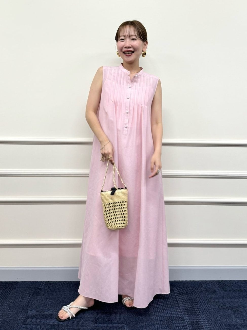 ▼ロングシャツワンピースでエレガントなコーデに