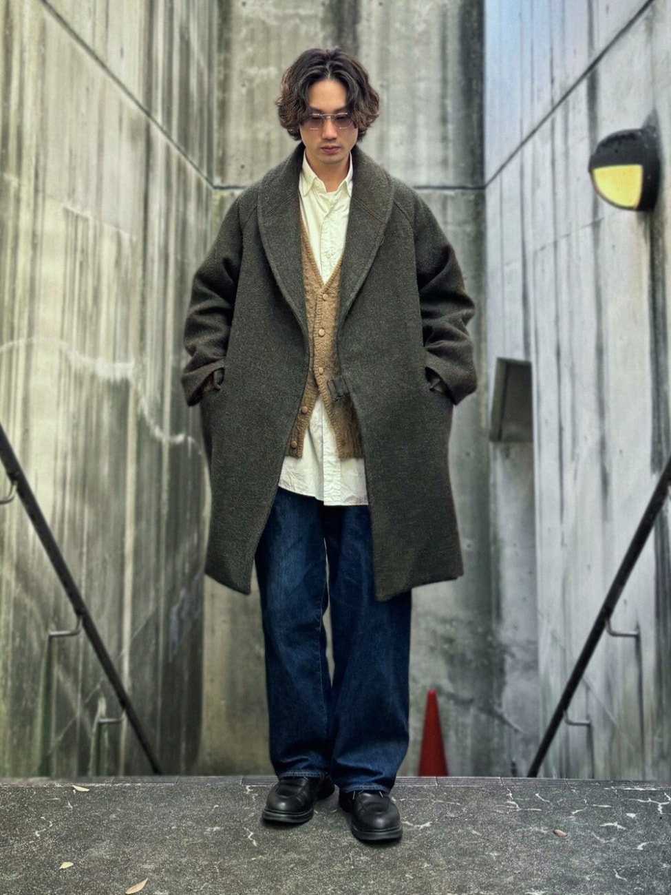 ▼トレンチコート×カーディガン×シャツ×デニム
