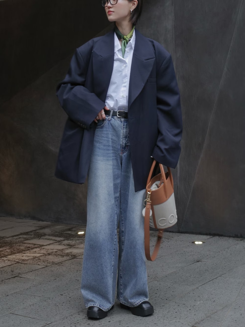 パリジェンヌファッションとは?パリっぽい服のポイント