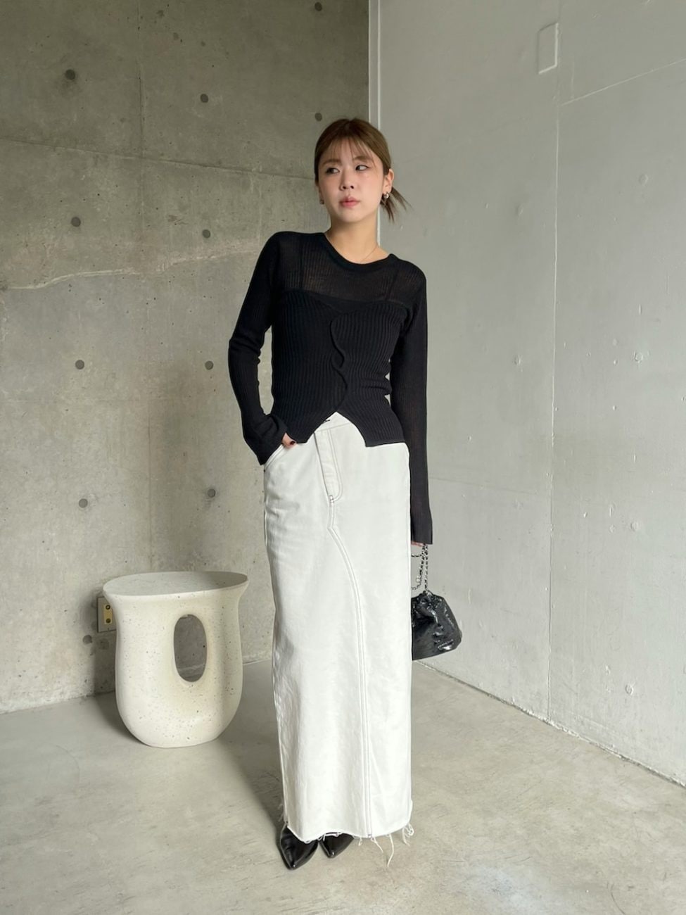 ▼薄手のニットトップス×ロングスカート
