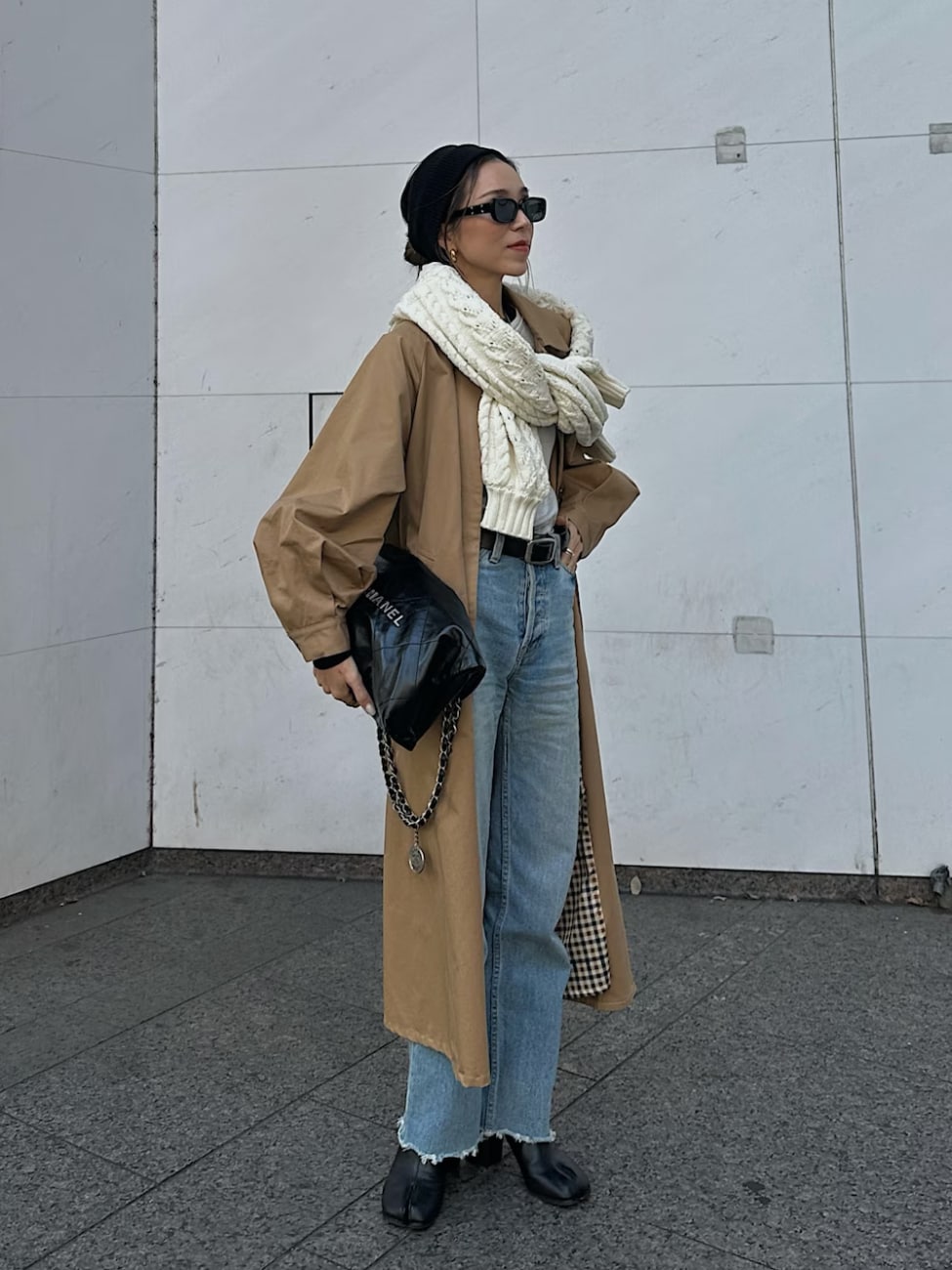 h4 ▼ベージュトレンチコートデニムの冬コーデ