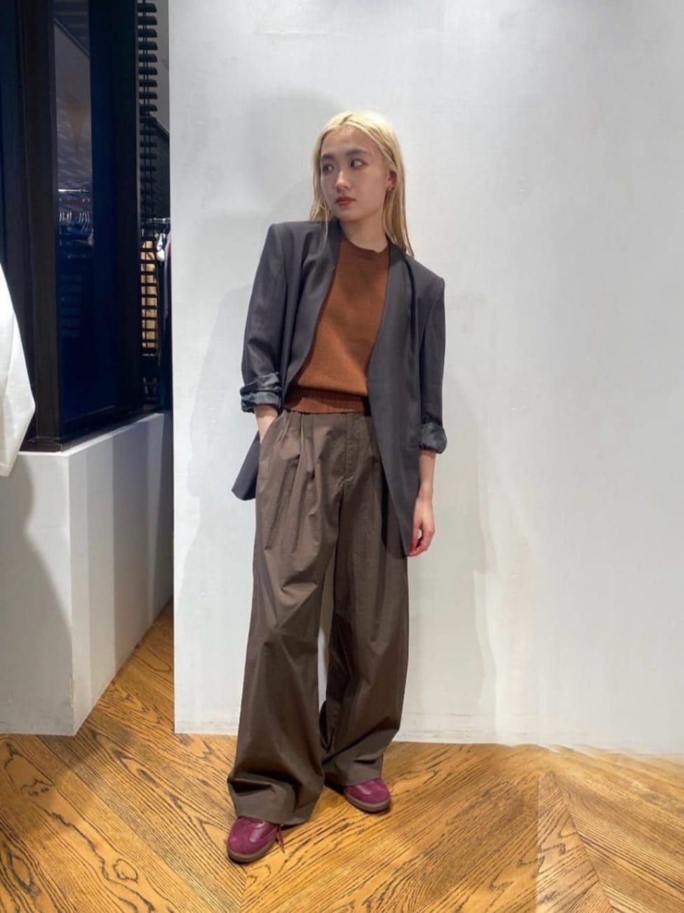 ▼ノーカラージャケット×タックワイドパンツ
