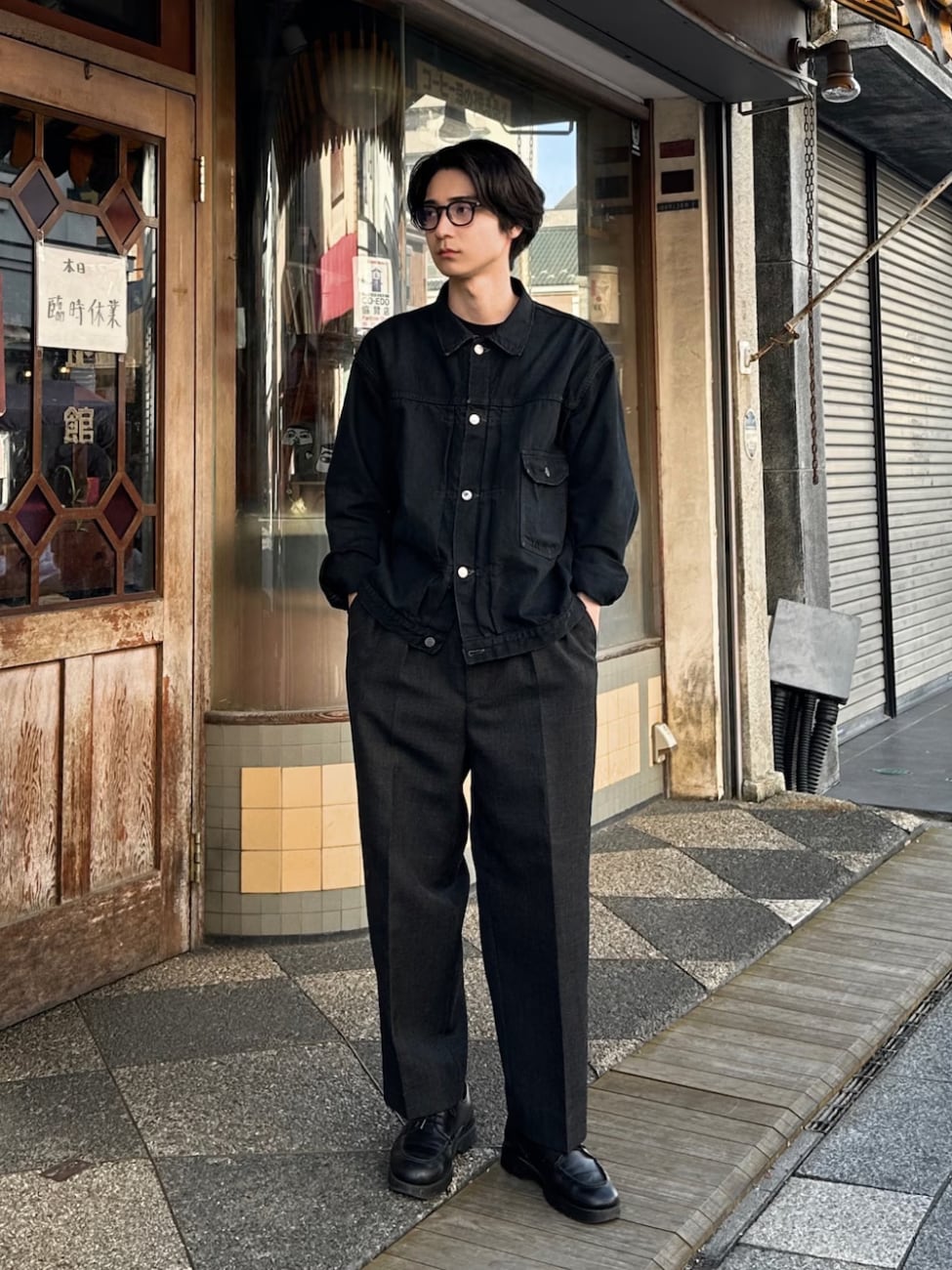 ▼デニムジャケット×スラックス
