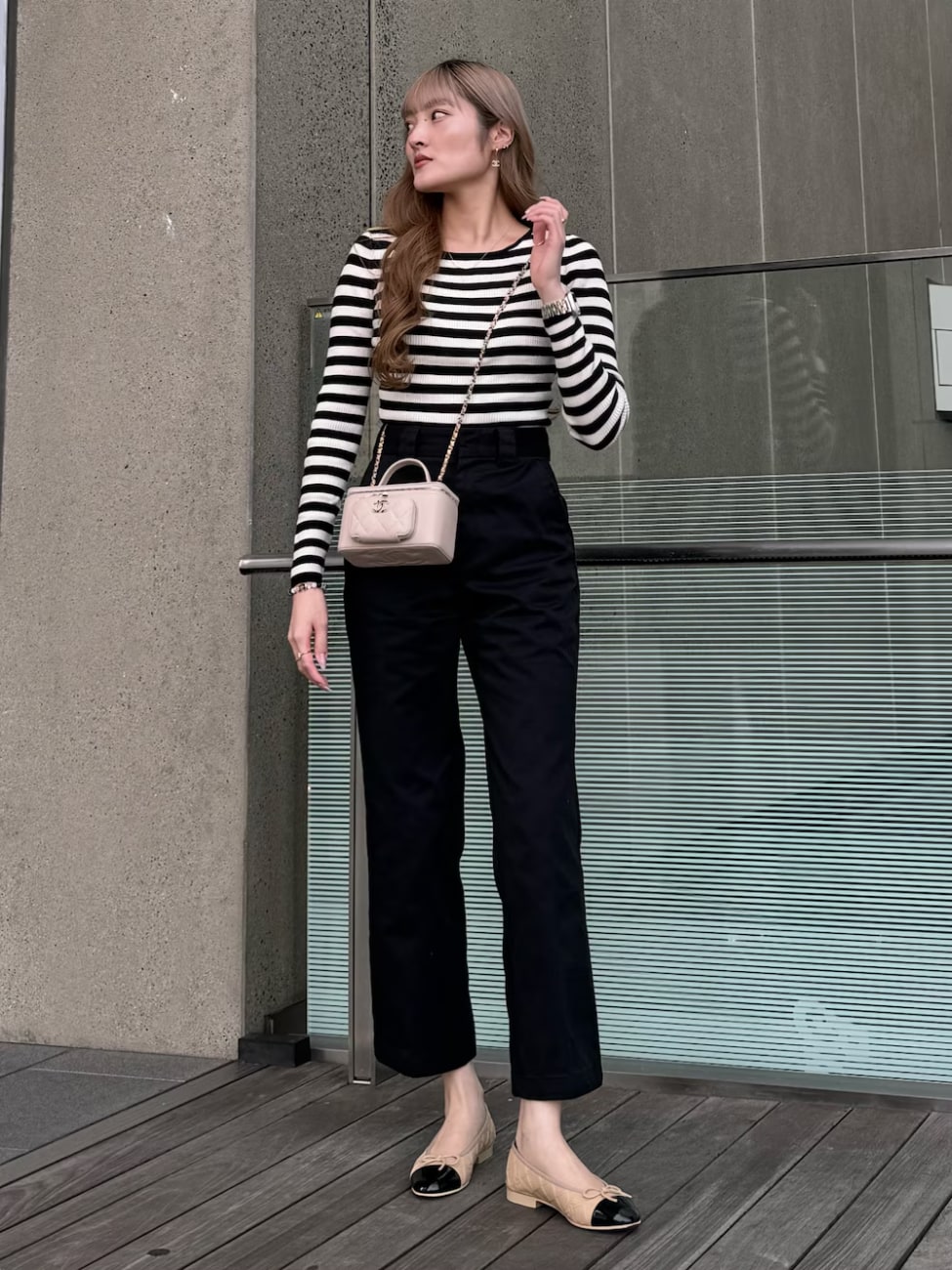 ④バッグはミニショルダーが定番