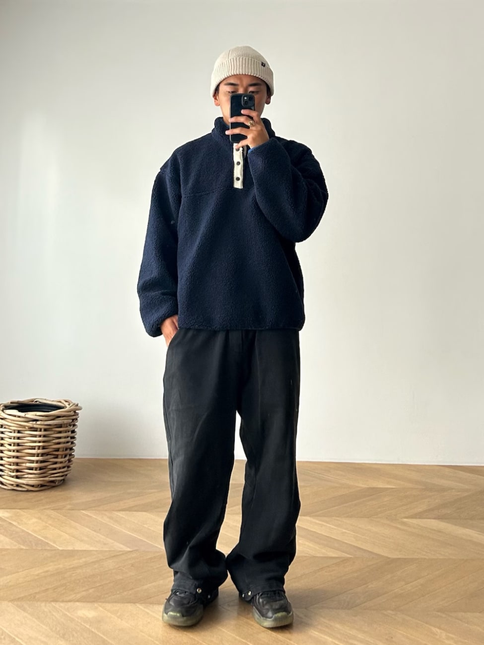 ▼フリースプルオーバー×スウェットパンツ
