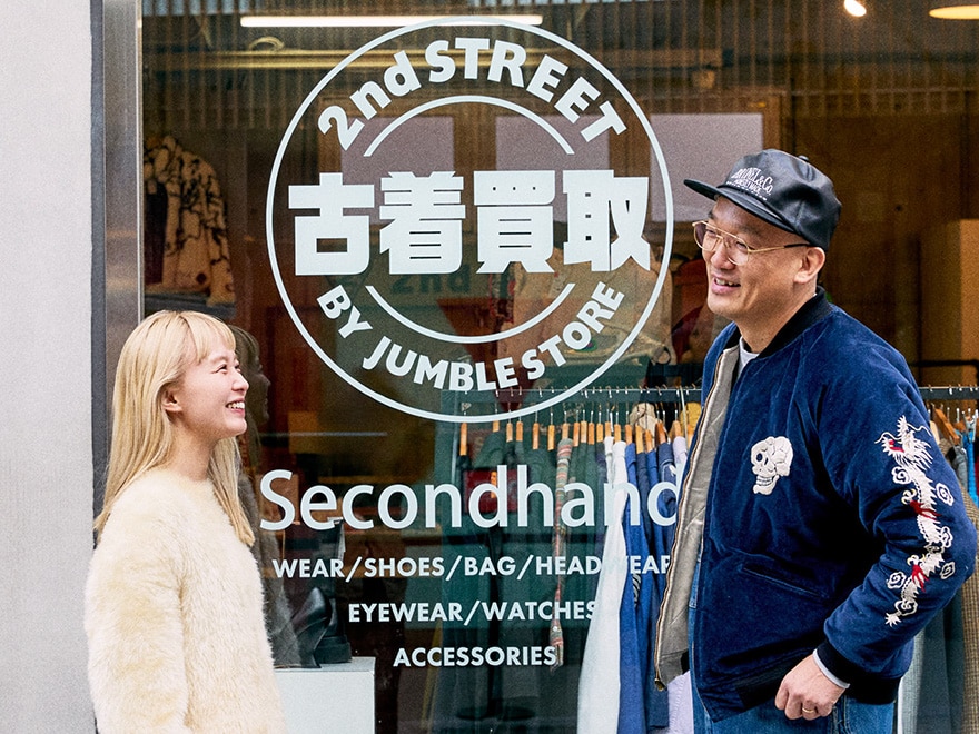 お二人の対談の舞台は、魅力的なラインナップが自慢の「セカンドストリート原宿店」