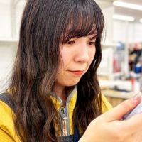 査定している田代さん
