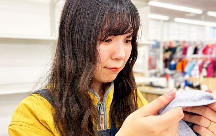 査定している田代さん