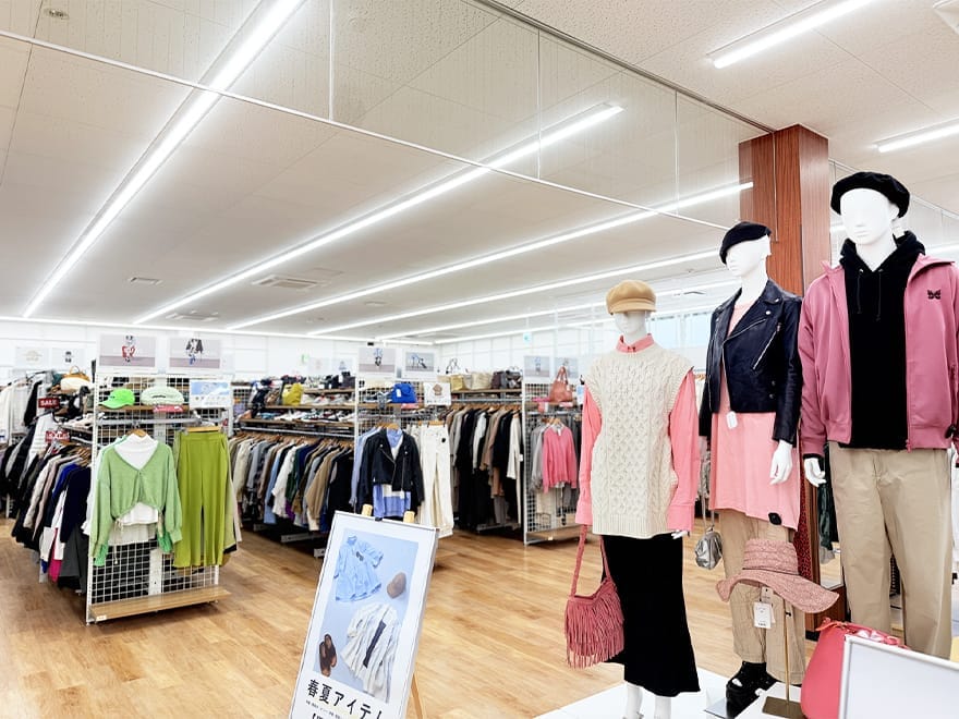 川越小仙波店のアパレル売場