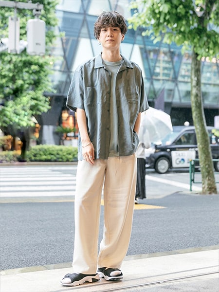 ［ワイドパンツ］スポーツサンダル×靴下コーデ