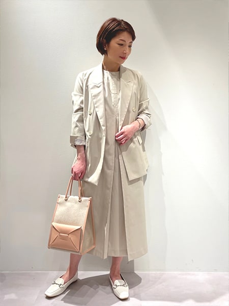 ベージュワンピース×ベージュジャケット