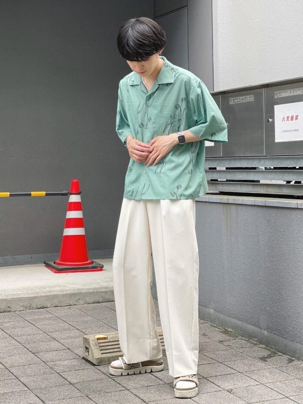 色・素材・シルエットで涼しい着心地を実現