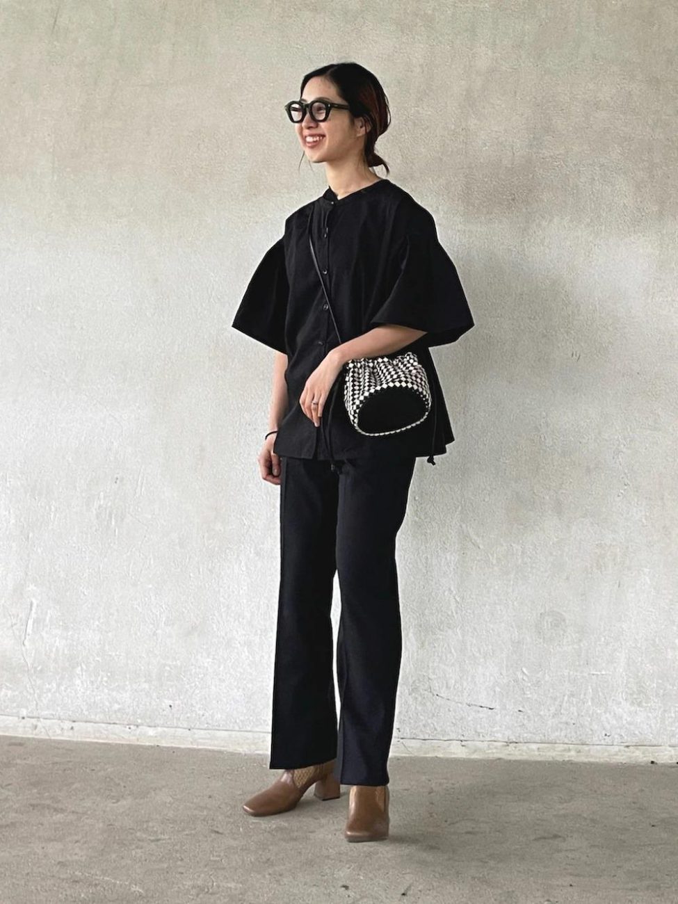 メッシュ素材のブーツで抜け感をプラス