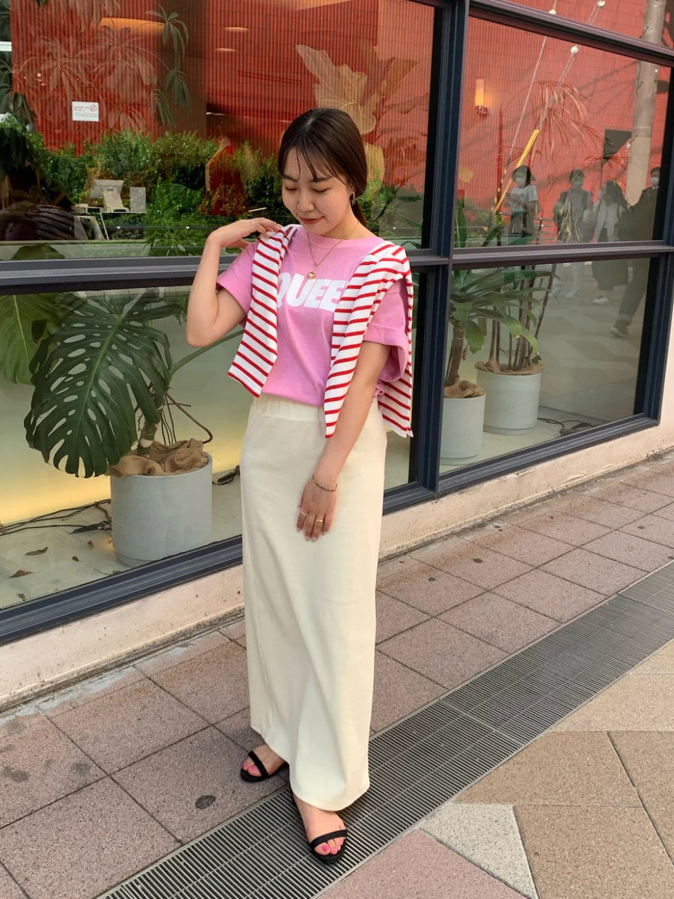 ベージュリブタイトスカート×ロゴTシャツ×ボーダートップス