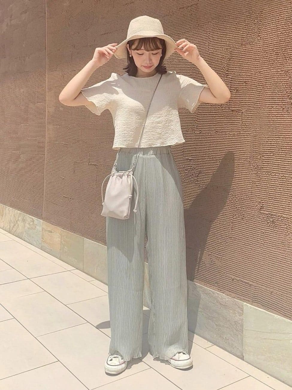 アイスグリーンならフェミニンになり過ぎない