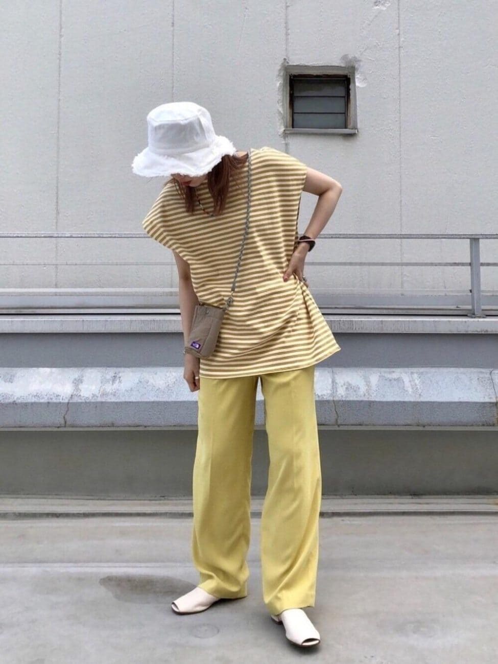 ▼ノースリーブで肌の露出を増やす