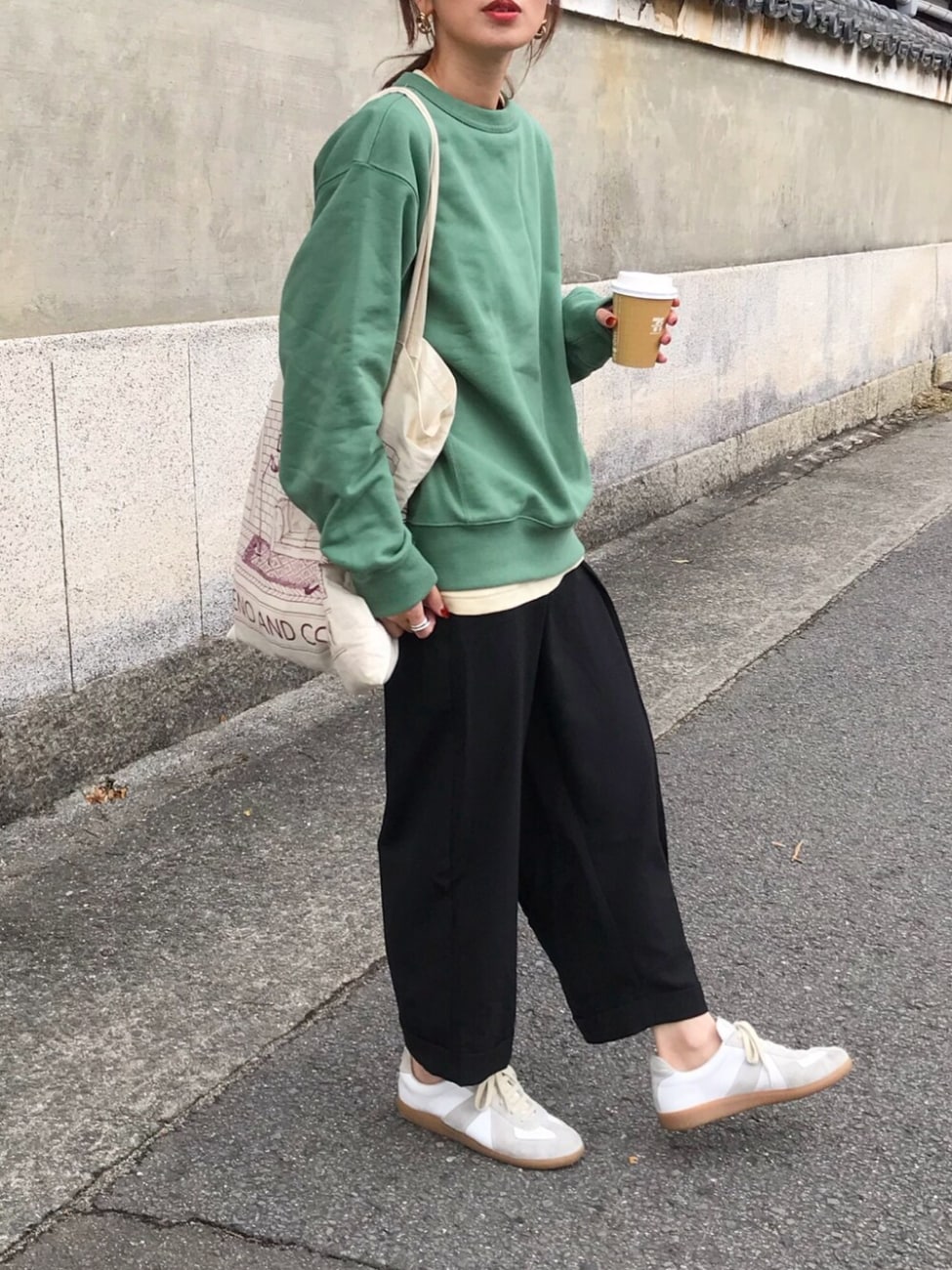 スウェット×ワイドスラックス