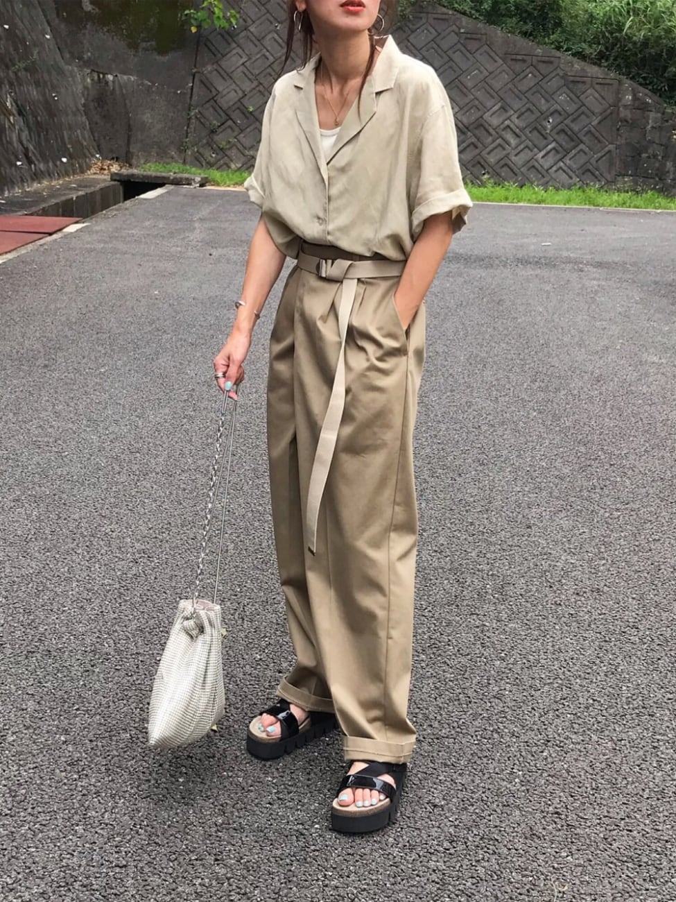 オープンカラーシャツ×チノパン