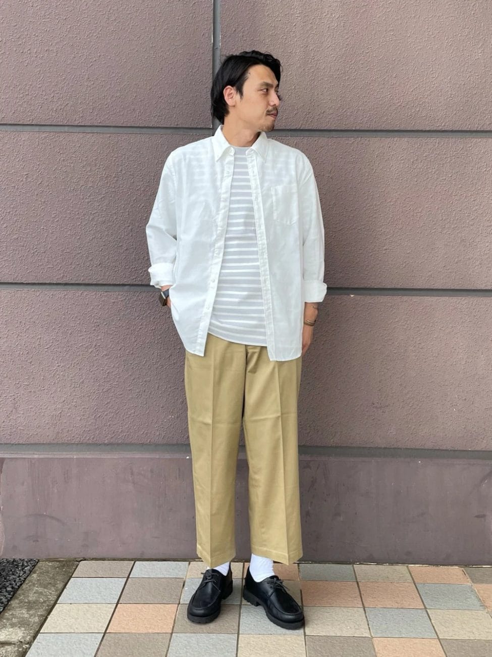 ▼40代は白シャツで大人カジュアルに