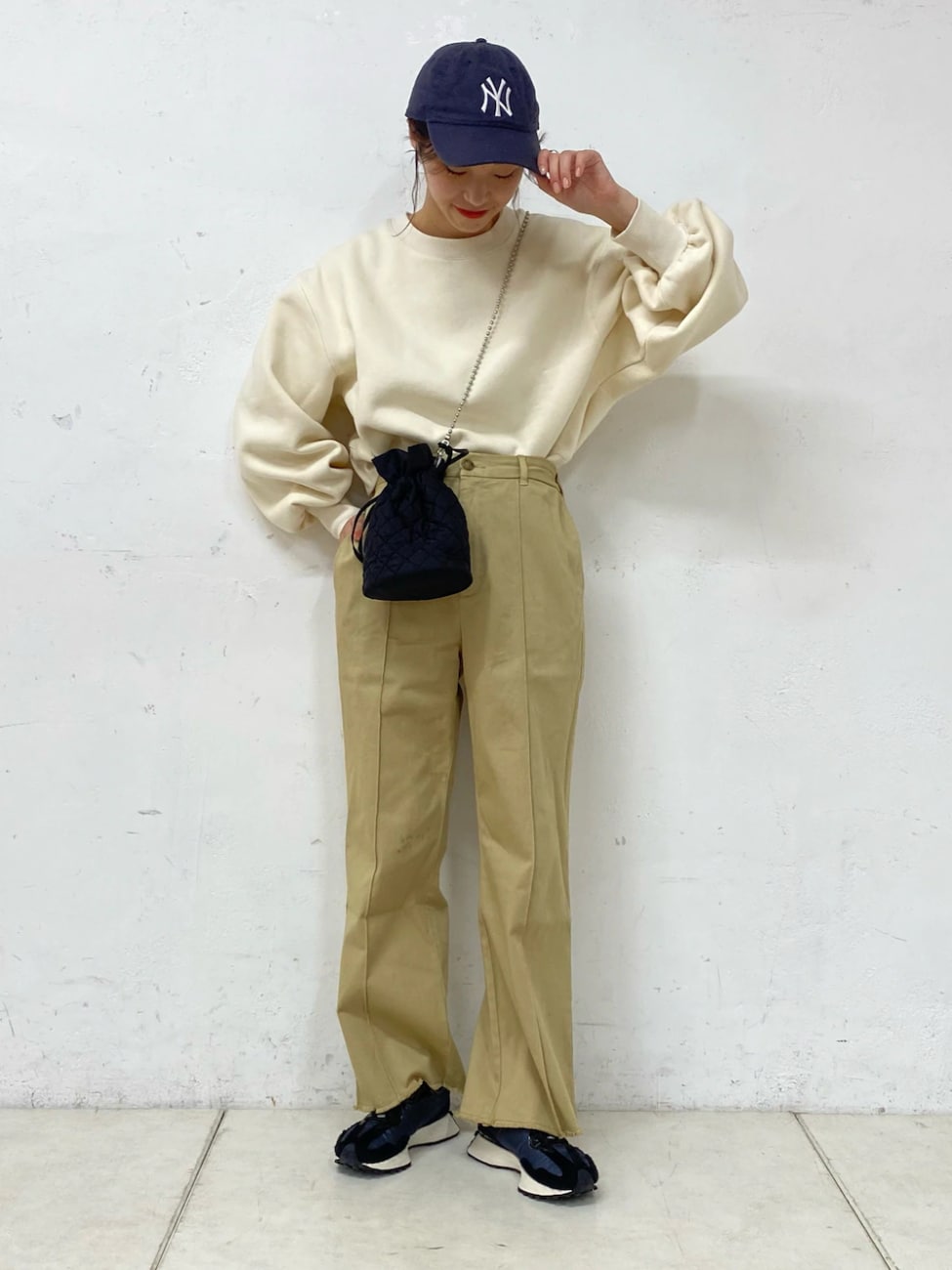 ワイドチノパンツ×ボリューム袖スウェット