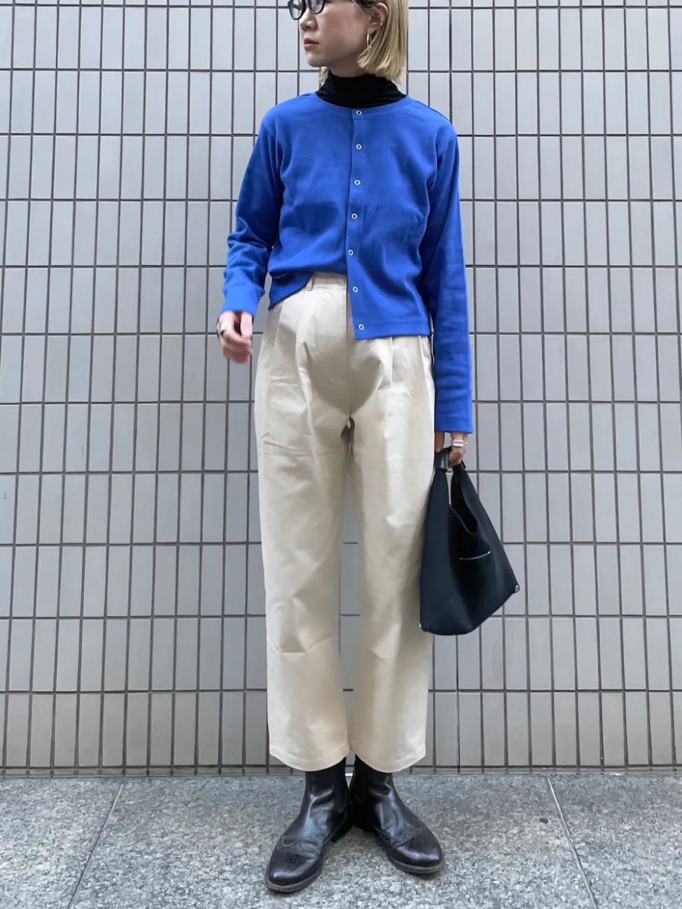 コンパクトカーディガン×ハイネックカットソー