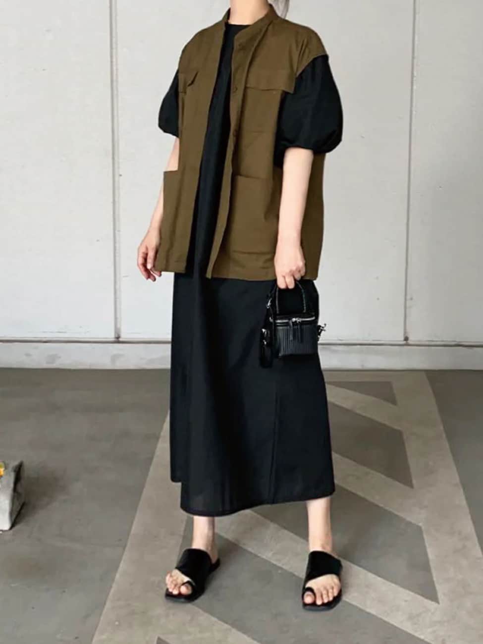 ミリタリーベスト×バルーンスリーブワンピース