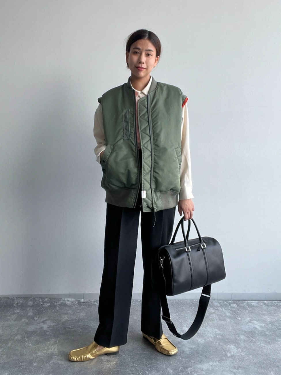 MA-1ベスト×ショート丈シャツ×ストレートパンツ