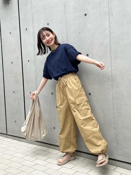 ▼カーゴパンツで親しみやすさUP