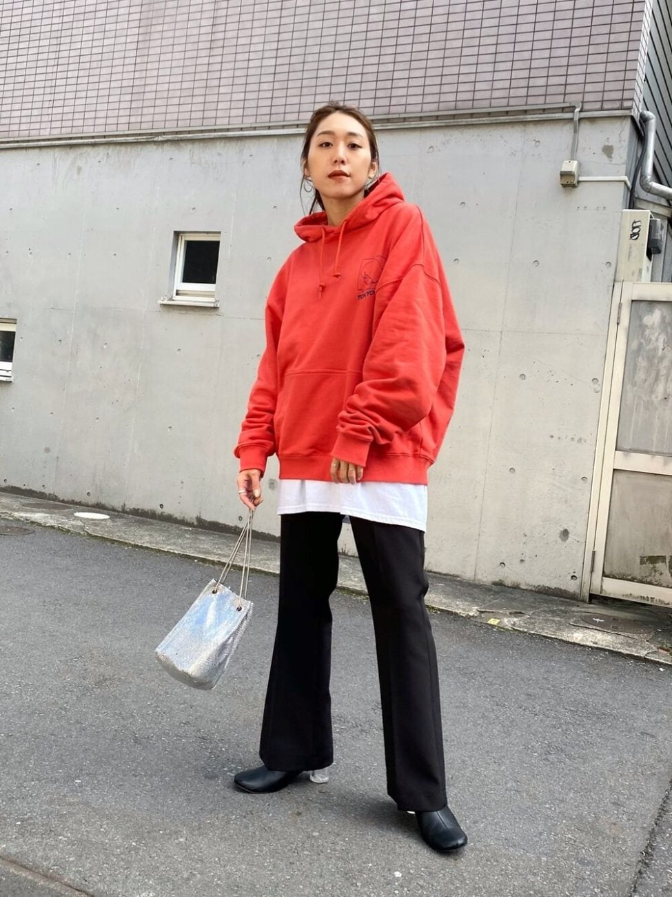 オーバーサイズでストリートに着こなす