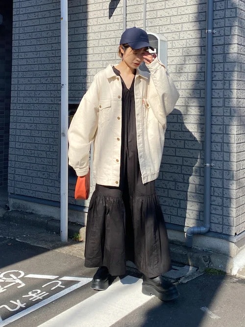 ［3］ワンピースはビッグジャケットで旬顔に