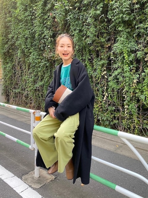 脱力系ファッションをコートで格上げ
