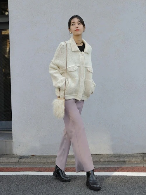 白とパープルで大人ガーリーに