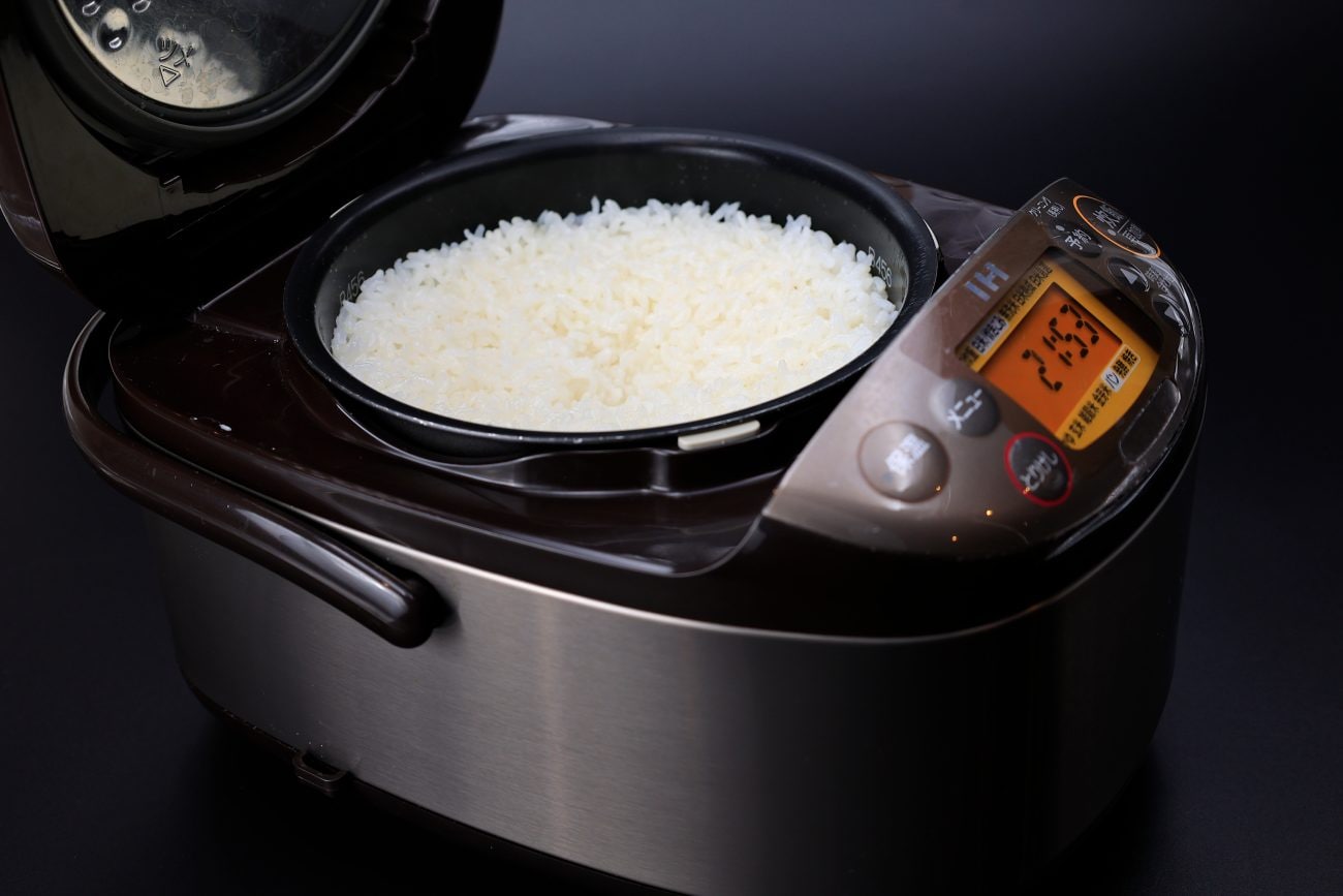 開いた状態の炊飯器